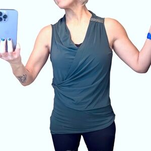 🔥2/$10 Like New |•HALSTON HERITAGE•| Pretty! Green Blouse w/ Glittery